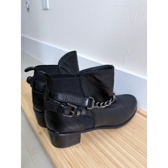 STUART WEITZMAN OnTheStreet supple black leather chainlink pull on moto boots - Picture 8 of 12